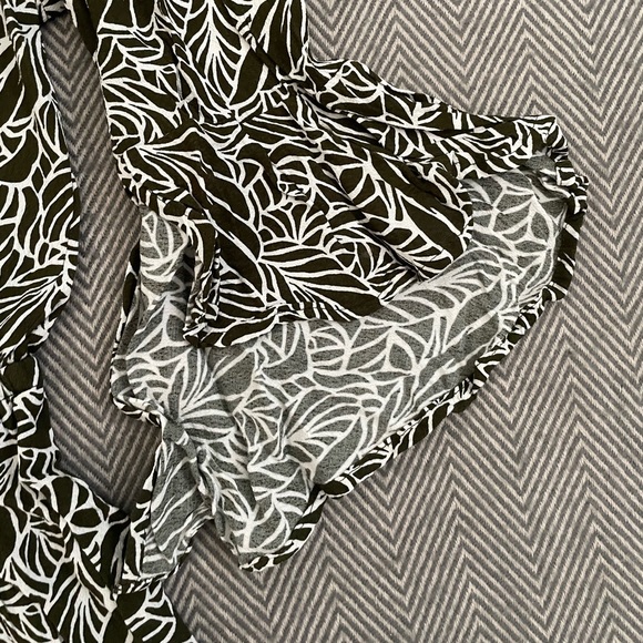 EXPRESS OFF THE SHOULDER ROMPER - Picture 3 of 6